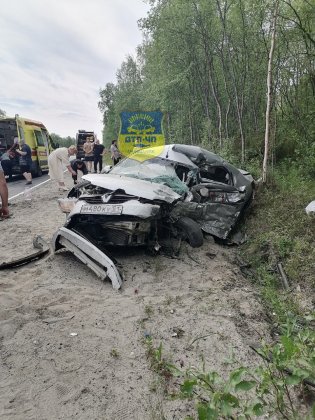 "Всмятку" разбилась иномарка на трассе "Кола - Лотта" "Всмятку" разбилась иномарка на трассе "Кола - Лотта"