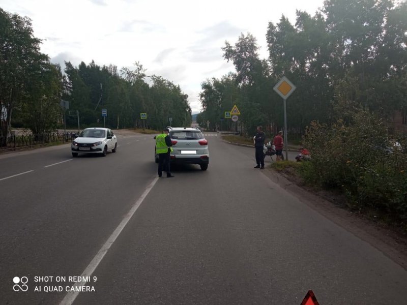 Подросток на байке столкнулся с иномаркой в Кандалакше Подросток на байке столкнулся с иномаркой в Кандалакше