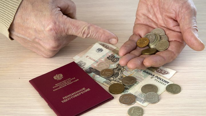 Незаконно удержали пенсию за коммуналку у жителя Мончегорска