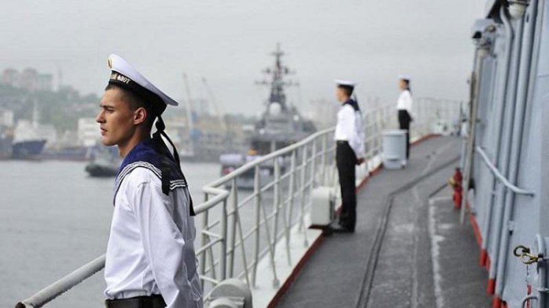 Офицер на боевом корабле ударил матроса в Североморске Офицер на боевом корабле ударил матроса в Североморске