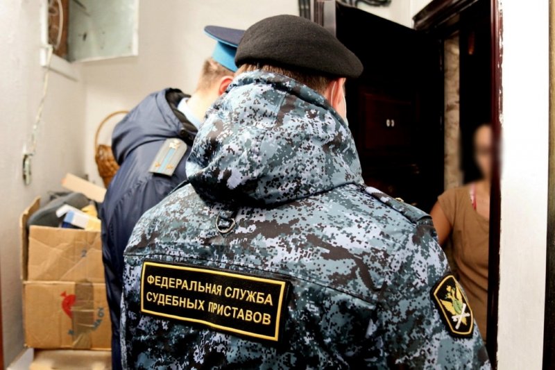 К должникам «за мусор» впервые пришли приставы в Кольском районе К должникам «за мусор» впервые пришли приставы в Кольском районе