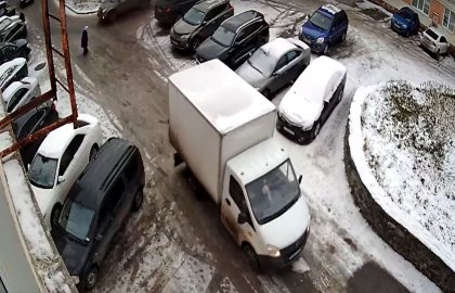 Грузовик задавил старушку в Североморске Грузовик задавил старушку в Североморске