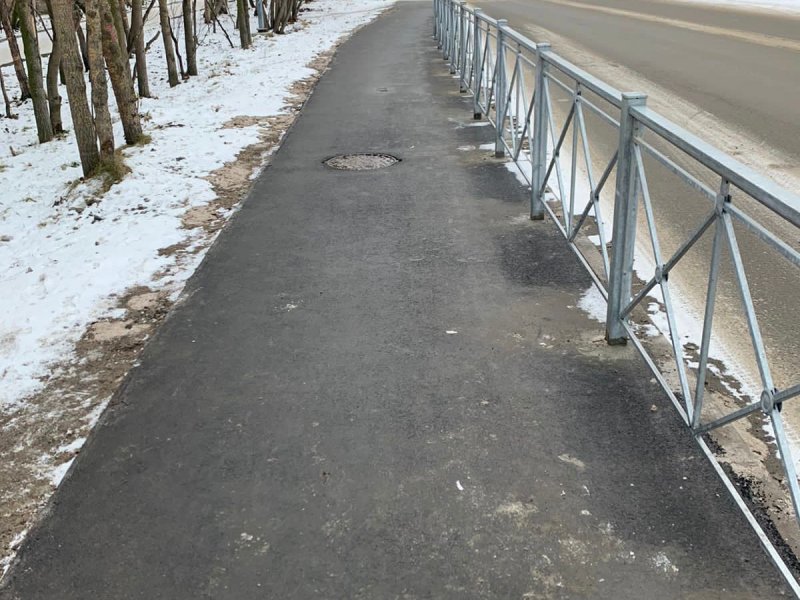 Недостающие тротуары уложили в Коле Недостающие тротуары уложили в Коле