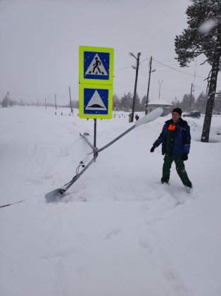 Снесла фонарный столб машина в Алакуртти Снесла фонарный столб машина в Алакуртти