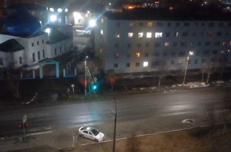 Будит по ночам светофор жителей Колы Будит по ночам светофор жителей Колы