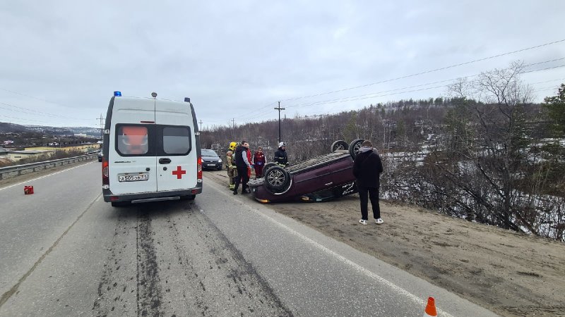 Z-автомобиль перевернулся на ровном месте в Североморске Z-автомобиль перевернулся на ровном месте в Североморске