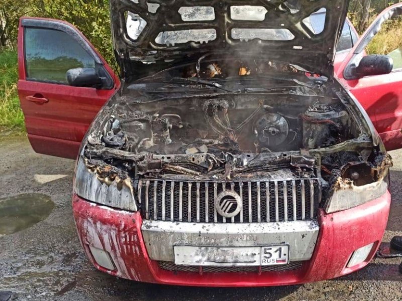Посреди дня сгорел дотла автомобиль в Мончегорске Посреди дня сгорел дотла автомобиль в Мончегорске