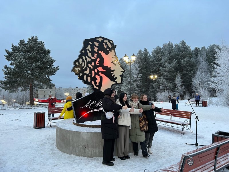 Профиль Пушкина установили на одноименной улице в Полярных Зорях Профиль Пушкина установили на одноименной улице в Полярных Зорях