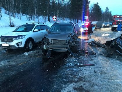 3 автомобиля всмятку недалеко от Туломы 3 автомобиля всмятку недалеко от Туломы