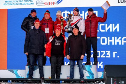 Финальный этап Кубка России по лыжным гонкам: победителям и призерам вручили награды в Кировске Финальный этап Кубка России по лыжным гонкам: победителям и призерам вручили награды в Кировске