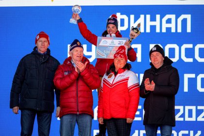 Финальный этап Кубка России по лыжным гонкам: победителям и призерам вручили награды в Кировске Финальный этап Кубка России по лыжным гонкам: победителям и призерам вручили награды в Кировске