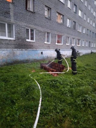 Сгорела дача под Ковдором, спасли человека при пожаре в Кировске Сгорела дача под Ковдором, спасли человека при пожаре в Кировске