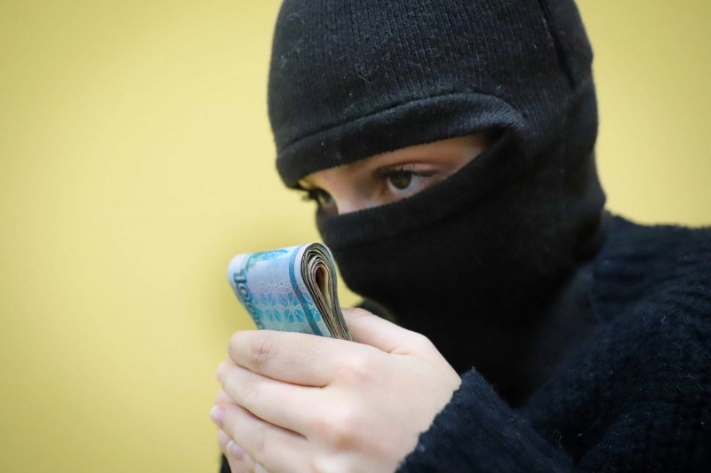 18-летний парень ограбил квартиру жителя Туломы