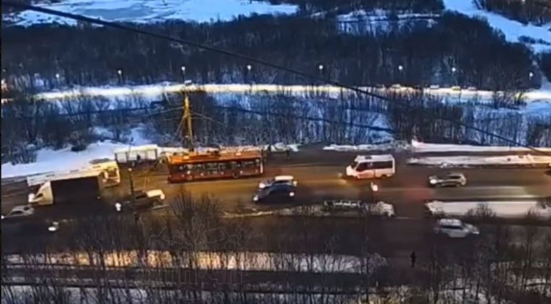 Автобус, ГАЗель и легковушка перекрыли Кольский проспект Автобус, ГАЗель и легковушка перекрыли Кольский проспект