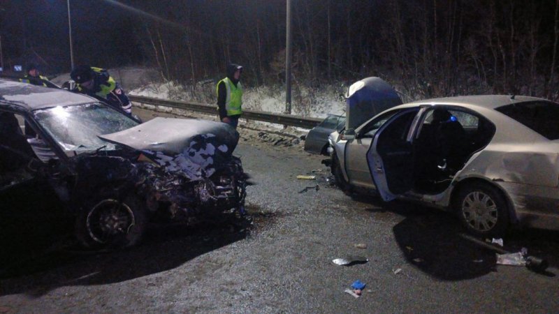 Четверо получили травмы в аварии в районе Кольского моста Четверо получили травмы в аварии в районе Кольского моста