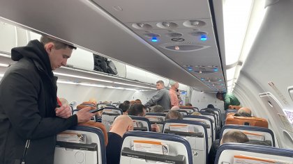 Самолет из Москвы не смог сесть в Мурманске из-за ветра Самолет из Москвы не смог сесть в Мурманске из-за ветра