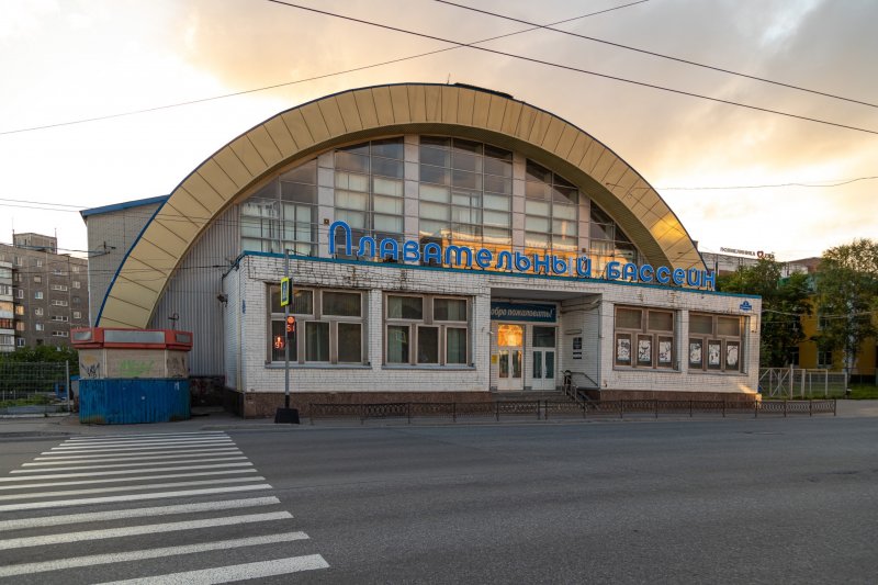 Упал и умер – у бассейна в Мурманске нашли труп Упал и умер – у бассейна в Мурманске нашли труп