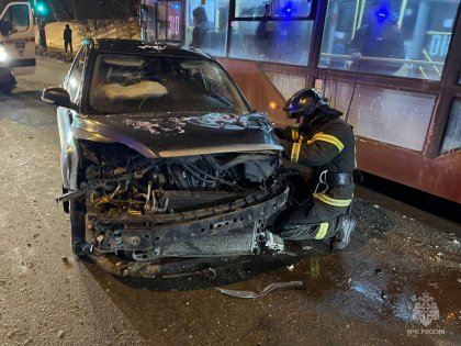 Пострадали двое в лобовом массовом ДТП на Кольском проспекте в Мурманске Пострадали двое в лобовом массовом ДТП на Кольском проспекте в Мурманске