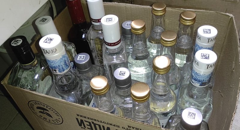388 бутылок палёного алкоголя нашли в мурманском магазине 388 бутылок палёного алкоголя нашли в мурманском магазине