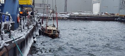 Шторм потопил катер «КИМ» в Мурманске Шторм потопил катер «КИМ» в Мурманске