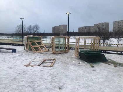 Рабочего придавило стеклянными плитами в Оленегорске Рабочего придавило стеклянными плитами в Оленегорске
