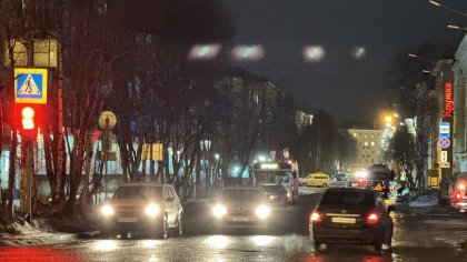 Автобус и легковушка не поделили дорогу в центре Мурманска Автобус и легковушка не поделили дорогу в центре Мурманска