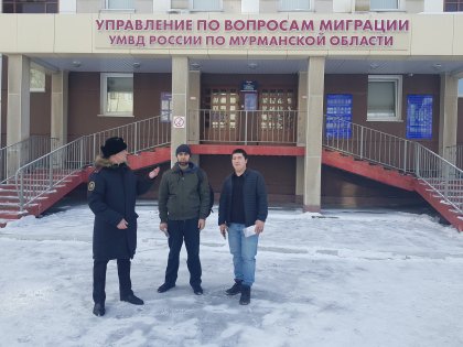 Повестки вручали прямо в Управление по вопросам миграции в Мурманской области Повестки вручали прямо в Управление по вопросам миграции в Мурманской области