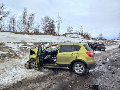 Увезли в больницу водителей: иномарки разбились в Мончегорском районе