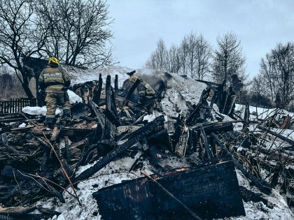 Сгорел дотла сарай в Мончегорске Сгорел дотла сарай в Мончегорске