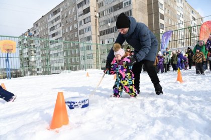 Физкультурный праздник прошел во дворе на Гагарина Физкультурный праздник прошел во дворе на Гагарина