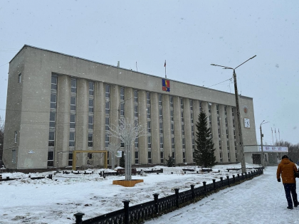 Семью из аварийного дома переселили в квартиру в Мончегорске Семью из аварийного дома переселили в квартиру в Мончегорске