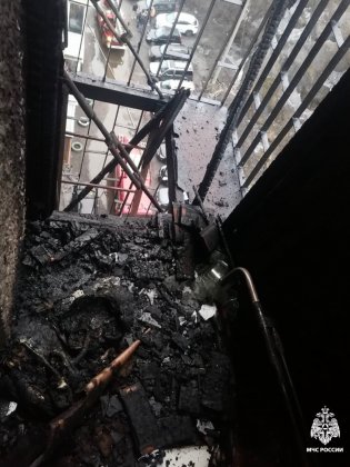 Сгорели 4 балкона в мурманской девятиэтажке Сгорели 4 балкона в мурманской девятиэтажке