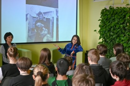 Как живет саамская молодежь в Мурманске рассказали в библиотеке Как живет саамская молодежь в Мурманске рассказали в библиотеке
