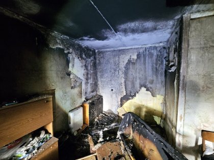 Двух человек спасли из огня в Североморске Двух человек спасли из огня в Североморске