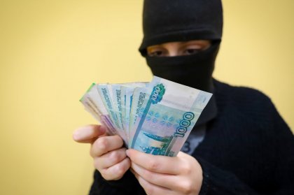 Очередного курьера мошенников поймали в Ковдоре Очередного курьера мошенников поймали в Ковдоре