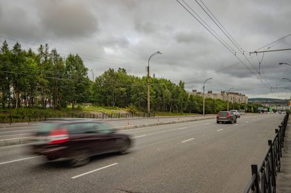 4 раза перевернулся «Фольксваген» посреди улицы в Полярных Зорях 4 раза перевернулся «Фольксваген» посреди улицы в Полярных Зорях