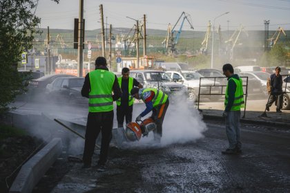 Ремонт дороги на Водопроводном проверил глава администрации Мурманска Ремонт дороги на Водопроводном проверил глава администрации Мурманска