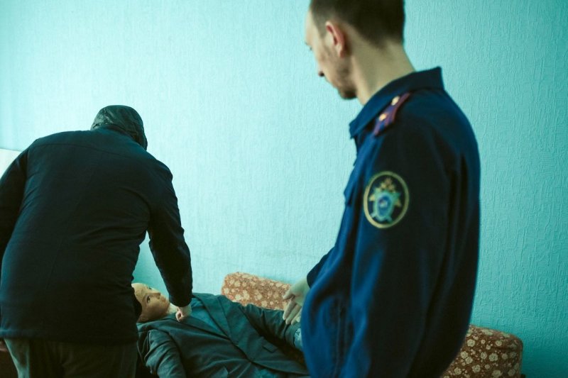 Жестоко избил приятеля на остановке: подростка ждет суд в Мурманске