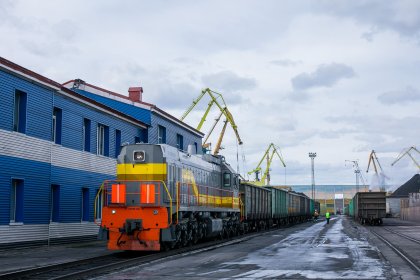 Железнодорожную инфраструктуру ремонтируют в порту Мурманска Железнодорожную инфраструктуру ремонтируют в порту Мурманска