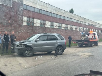 Мотоциклист серьезно ранен после столкновения с кроссовером в Кандалакше Мотоциклист серьезно ранен после столкновения с кроссовером в Кандалакше