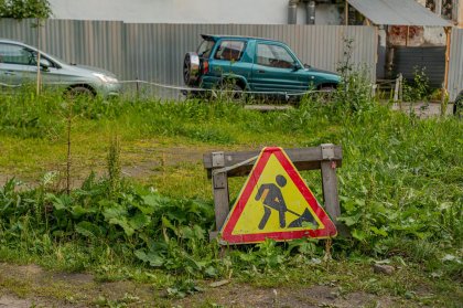 Жители Белокаменки пожаловались в прокуратуру на состояние остановки Жители Белокаменки пожаловались в прокуратуру на состояние остановки
