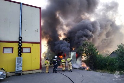 Частный склад сгорел ночью в Североморске Частный склад сгорел ночью в Североморске