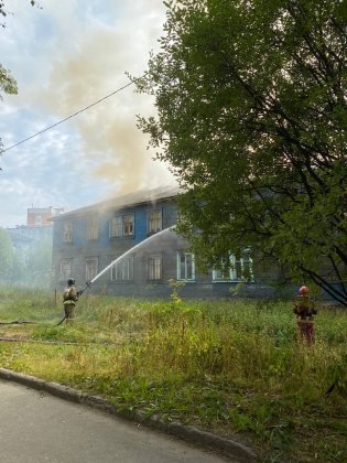 Серьезный пожар на Невского – перекрыта целая улица Серьезный пожар на Невского – перекрыта целая улица