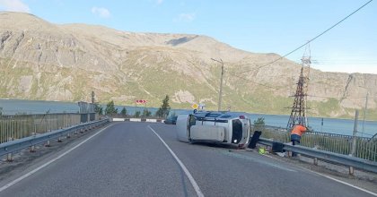 Протаранил отбойник водитель «Рено» в Кировске Протаранил отбойник водитель «Рено» в Кировске