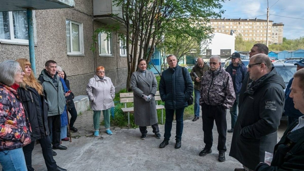 Освещение и брошенные автомобили: мурманчане озвучили волнующие их проблемы