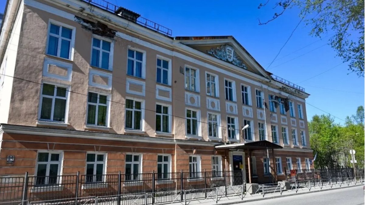 Корпус гимназии № 5 в Мурманске