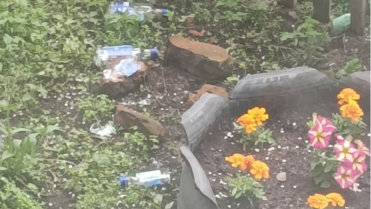 Мусор под окнами в Североморске