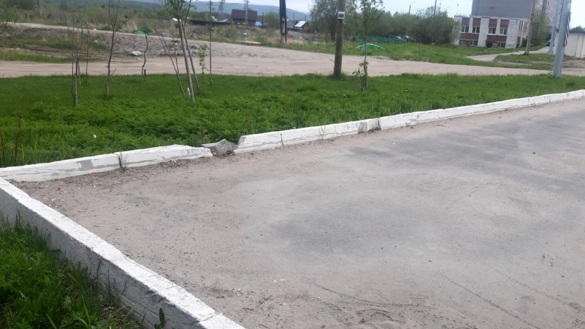 Территория у мемориала в Междуречье