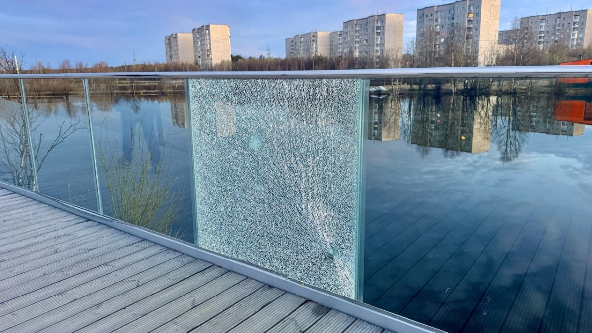 Разбитое ограждение в Оленегорске