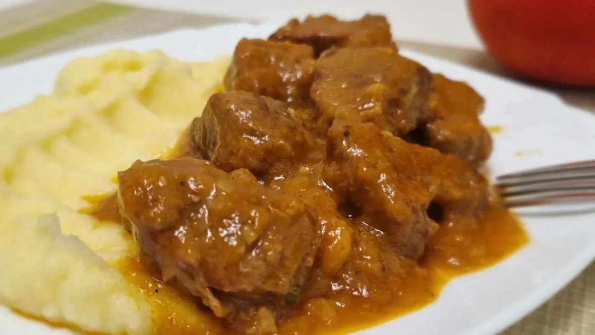пюре с гуляшом